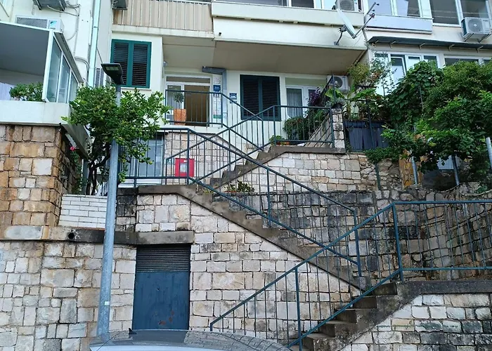 Charming Apartment With Terrace And Old Town View
