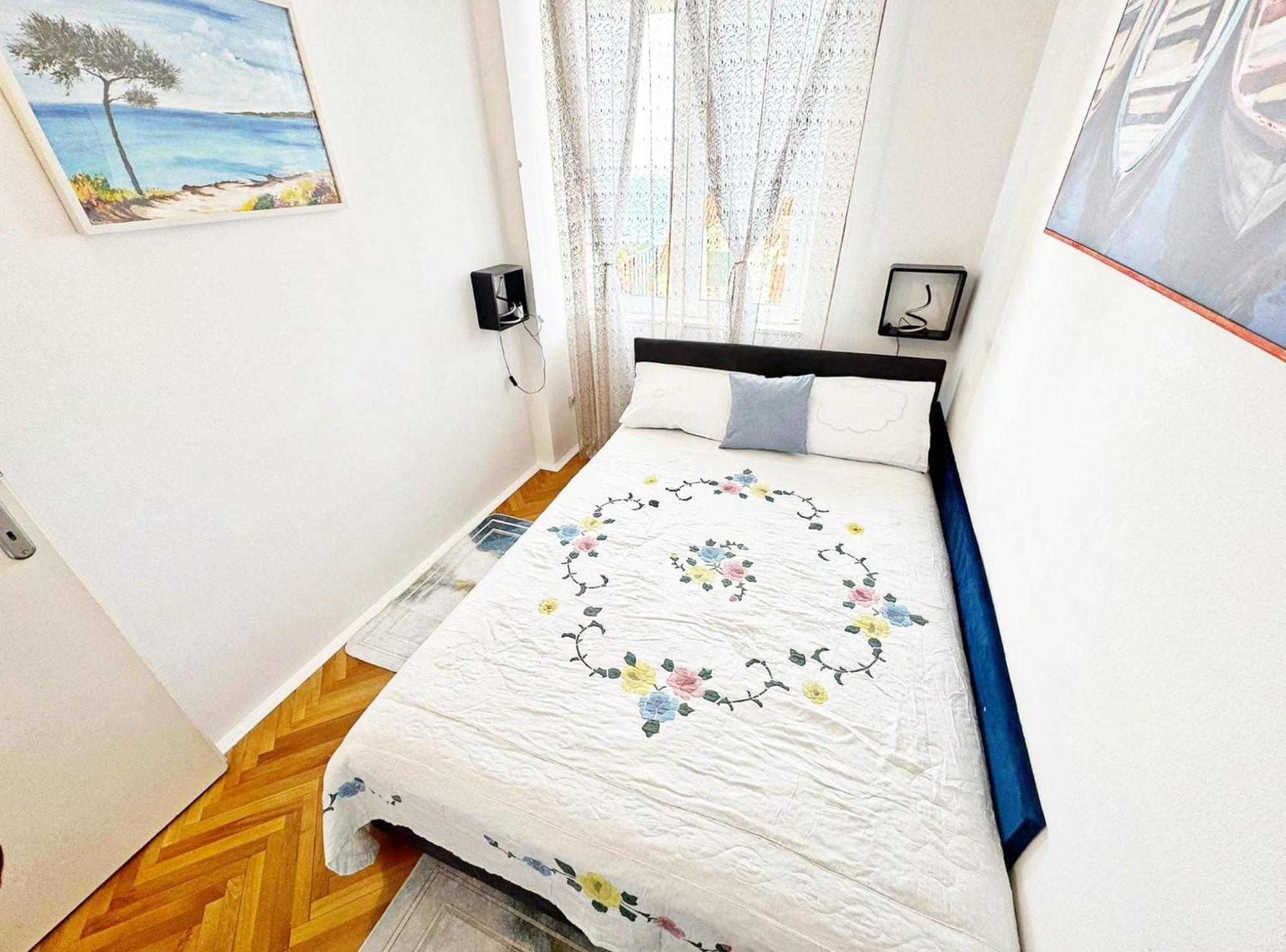 Apartment Charming With Terrace And Old Town View